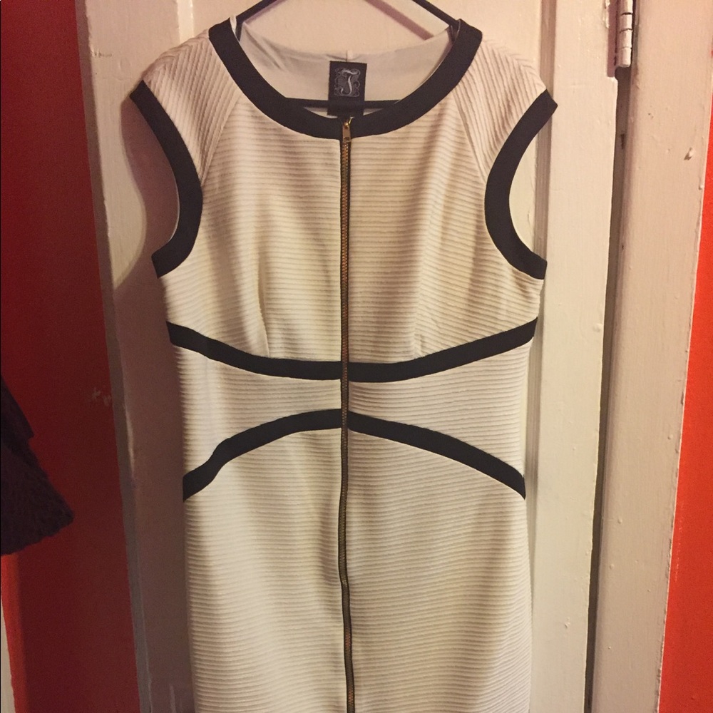 Beautiful classy dress never worn.